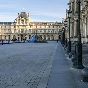 https://mba-splendide-appart-proche-du-musee-du-louvre.fr-paris.fr