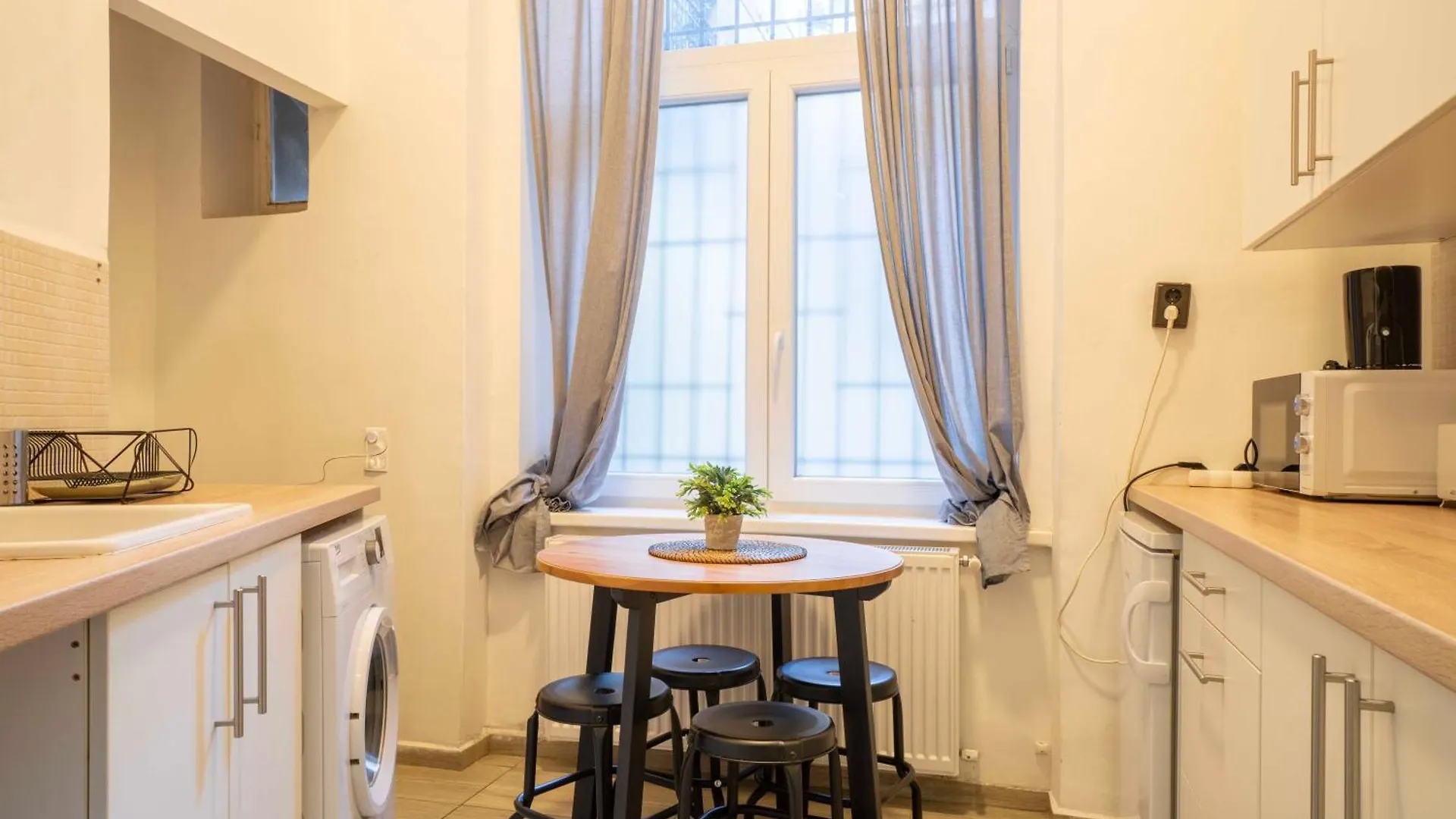 Lovely Apartment In Party Street Ka10 Budapest
